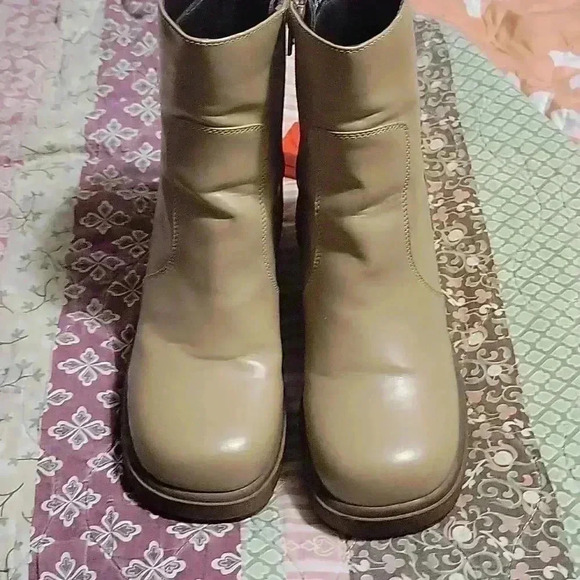 Womens Boots - Picture 5 of 7